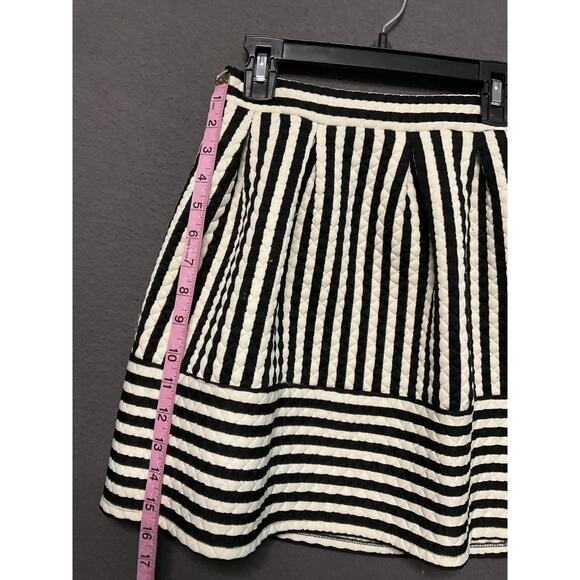 Xhilaration XS black & white/cream color striped mini skirt pull-on stretch - Picture 3 of 7